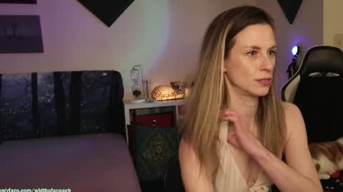 Snapshot of widthofapeach chatting on November 2025 01:37:01 AM Gretchen Jimmy online show from November 2025 01:37:01 AM