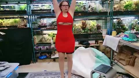 Snapshot of wifen_heels chatting on April 2026 10:07:02 PM WifeNheels online show from April 2026 10:07:02 PM