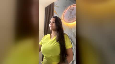 wild_aura online show from April 2026 04:59:01 PM