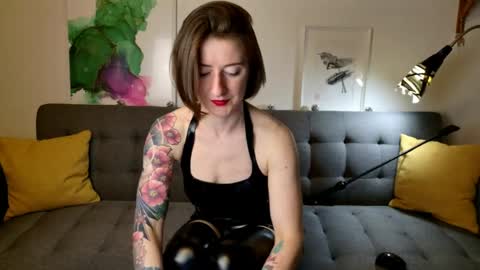 wild_peony online show from May 2026 05:42:04 PM