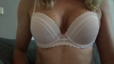 Snapshot of wildandjung chatting on July 2026 09:34:02 AM Liesbeth online show from July 2026 09:34:02 AM