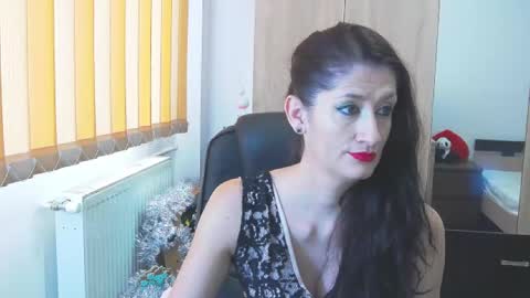 Snapshot of wildbea23 chatting on December 2024 08:37:02 AM Bea online show from December 2024 08:37:02 AM