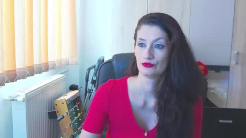 Snapshot of wildbea23 chatting on February 2025 08:52:01 AM Bea online show from February 2025 08:52:01 AM