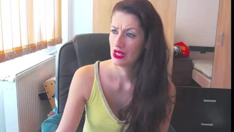 Snapshot of wildbea23 chatting on March 2025 07:30:02 AM Bea online show from March 2025 07:30:02 AM