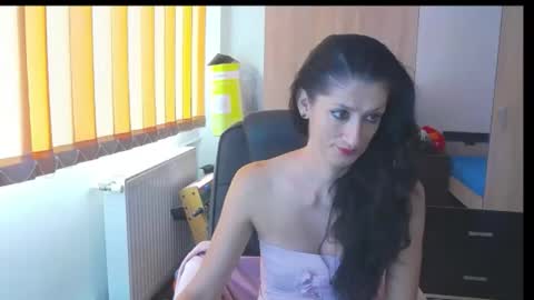 Snapshot of wildbea23 chatting on September 2025 06:35:02 AM Bea online show from September 2025 06:35:02 AM