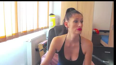 Snapshot of wildbea23 chatting on September 2025 06:37:01 AM Bea online show from September 2025 06:37:01 AM