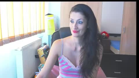 Snapshot of wildbea23 chatting on October 2025 08:13:02 AM Bea online show from October 2025 08:13:02 AM