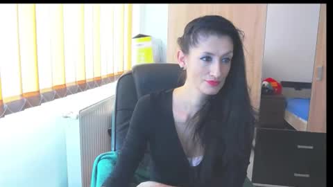 Snapshot of wildbea23 chatting on October 2025 06:46:02 AM Bea online show from October 2025 06:46:02 AM