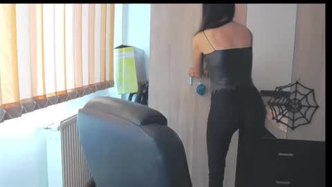 Snapshot of wildbea23 chatting on October 2025 10:05:02 AM Bea online show from October 2025 10:05:02 AM