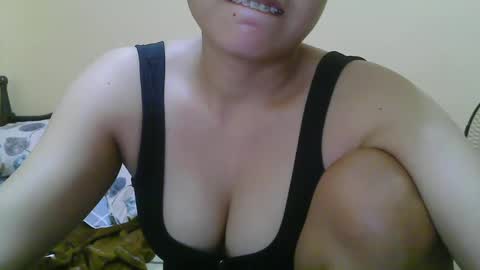 Snapshot of wildcamille chatting on February 2025 07:40:02 AM camille online show from February 2025 07:40:02 AM