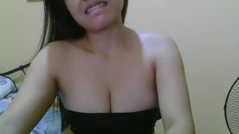 Snapshot of wildcamille chatting on February 2025 05:46:02 AM camille online show from February 2025 05:46:02 AM