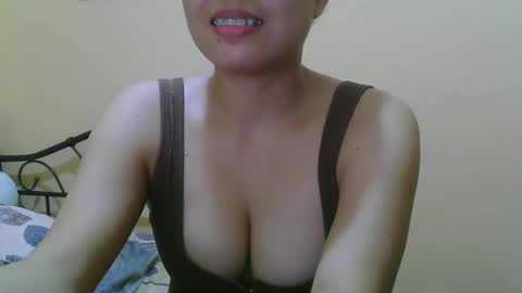 Snapshot of wildcamille chatting on February 2025 10:26:01 AM camille online show from February 2025 10:26:01 AM