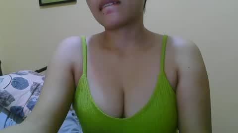 Snapshot of wildcamille chatting on February 2025 06:40:01 AM camille online show from February 2025 06:40:01 AM