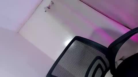 Snapshot of wildest_dream1 chatting on October 2025 06:43:01 PM wildest_dream1 online show from October 2025 06:43:01 PM