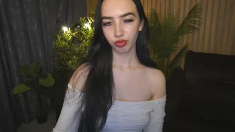 Alena online show from October 2025 05:49:02 AM