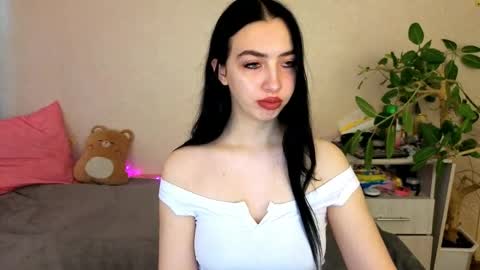 Snapshot of wildkittenx_ chatting on May 2026 05:24:02 AM Alena online show from May 2026 05:24:02 AM