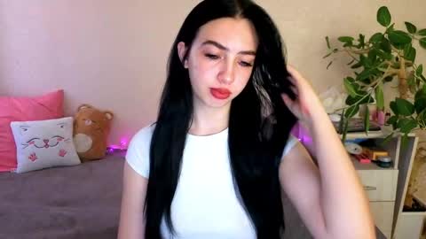 Snapshot of wildkittenx_ chatting on May 2026 05:01:02 AM Alena online show from May 2026 05:01:02 AM