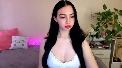 Snapshot of wildkittenx_ chatting on May 2026 04:08:01 AM Alena online show from May 2026 04:08:01 AM