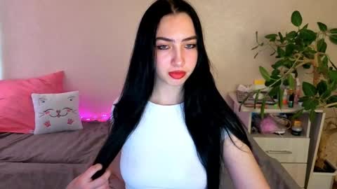 Snapshot of wildkittenx_ chatting on May 2026 04:10:01 AM Alena online show from May 2026 04:10:01 AM