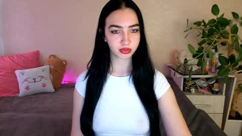 Snapshot of wildkittenx_ chatting on June 2026 04:18:02 AM Alena online show from June 2026 04:18:02 AM