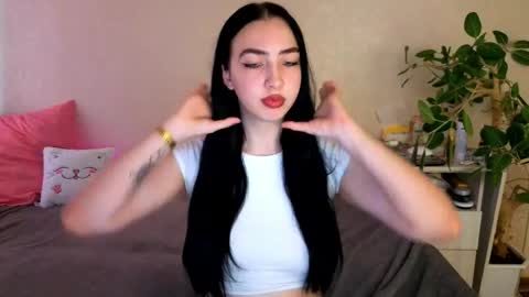 Snapshot of wildkittenx_ chatting on June 2026 04:05:01 AM Alena online show from June 2026 04:05:01 AM