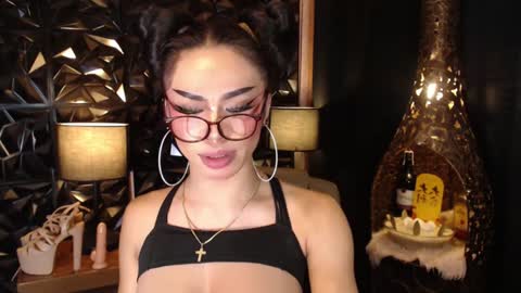 Snapshot of wildroxie chatting on February 2025 03:27:01 AM ROXIE online show from February 2025 03:27:01 AM