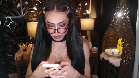 Snapshot of wildroxie chatting on February 2025 02:06:02 AM ROXIE online show from February 2025 02:06:02 AM