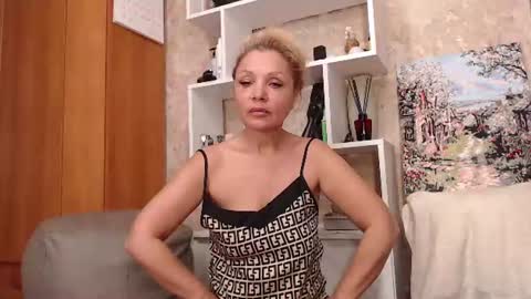 Rosa online show from June 2026 10:40:02 PM