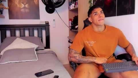 Snapshot of william_dracko9 chatting on November 2025 08:31:01 PM Dracko online show from November 2025 08:31:01 PM