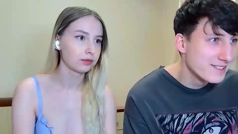 Snapshot of williamandmia chatting on February 2026 04:58:01 PM William and Mia online show from February 2026 04:58:01 PM