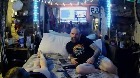 Snapshot of willing_participants chatting on February 2026 08:33:02 AM Willing Participants online show from February 2026 08:33:02 AM