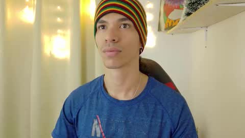 Snapshot of willy_veins chatting on December 2025 11:27:02 AM willy_veins online show from December 2025 11:27:02 AM