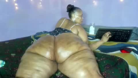 Snapshot of wilmaassylum chatting on December 2025 05:25:01 AM wilmaassylum online show from December 2025 05:25:01 AM