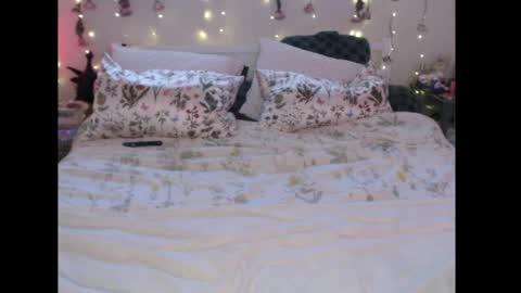 Eevie online show from April 2026 10:16:01 PM