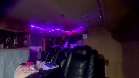 Snapshot of wingnuttowerguy chatting on April 2026 10:48:01 AM wingnuttowerguy online show from April 2026 10:48:01 AM