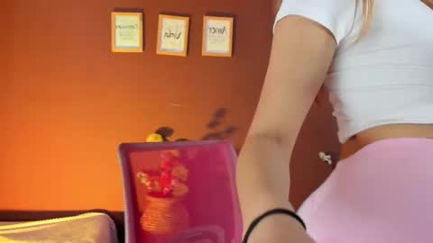 Wini Fer online show from November 2025 01:14:02 PM