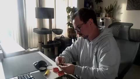 Snapshot of winnydepooh chatting on January 2025 02:39:01 PM cream36 online show from January 2025 02:39:01 PM