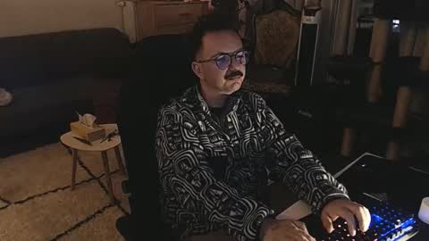 Snapshot of winnydepooh chatting on November 2025 09:48:01 PM cream36 online show from November 2025 09:48:01 PM