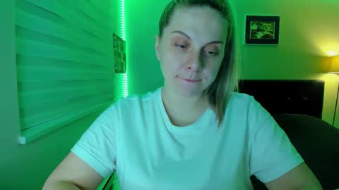 Snapshot of winter_miracle chatting on March 2026 04:52:02 AM Winter Miracle online show from March 2026 04:52:02 AM