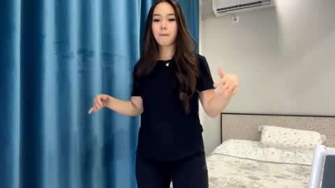 Amina online show from November 2025 02:39:02 PM