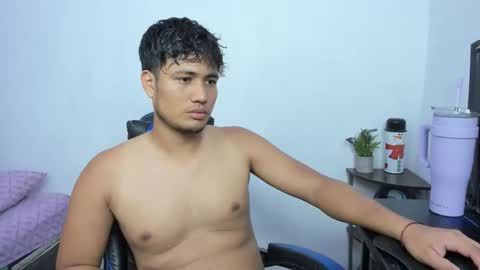 Snapshot of wish_coup_18151170 chatting on December 2025 07:09:01 PM Alice and Mike online show from December 2025 07:09:01 PM