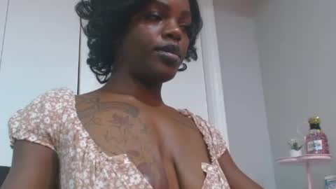 Snapshot of wishhwashy22 chatting on June 2026 01:43:02 AM Chanel online show from June 2026 01:43:02 AM