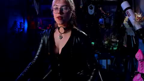 Snapshot of witch_fiona chatting on February 2025 07:09:01 PM Goddess of two strapons - Mr. long Don Mr. Pinky online show from February 2025 07:09:01 PM