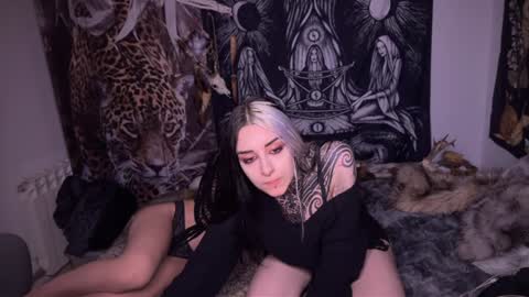 Snapshot of witchshadows chatting on January 2025 06:59:01 PM witchshadows online show from January 2025 06:59:01 PM