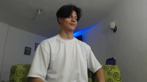 Snapshot of with_ken chatting on February 2025 09:29:01 PM Ken online show from February 2025 09:29:01 PM