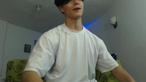 Snapshot of with_ken chatting on February 2025 01:31:01 AM Ken online show from February 2025 01:31:01 AM