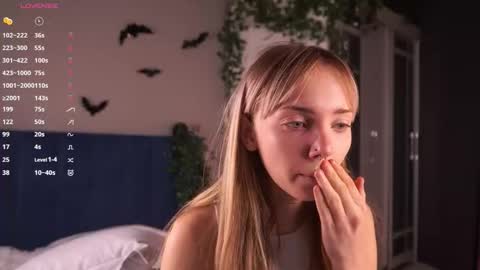 Hollis online show from November 2025 07:19:02 PM