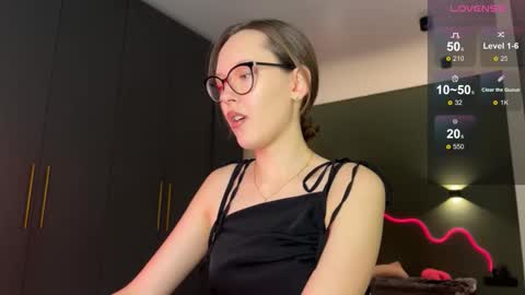 Snapshot of withlovebella chatting on October 2025 03:18:02 PM Isobelle online show from October 2025 03:18:02 PM