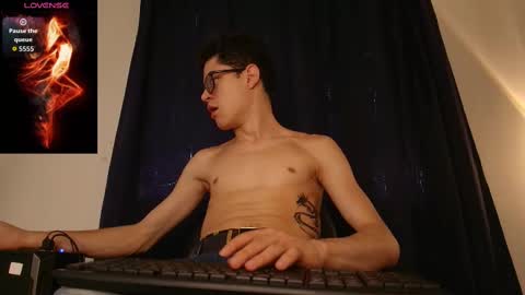 Snapshot of wolfan_sky chatting on October 2025 11:51:02 AM W O L F online show from October 2025 11:51:02 AM