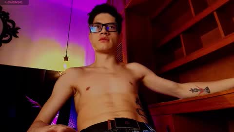 Snapshot of wolfan_sky chatting on October 2025 11:45:02 AM W O L F online show from October 2025 11:45:02 AM